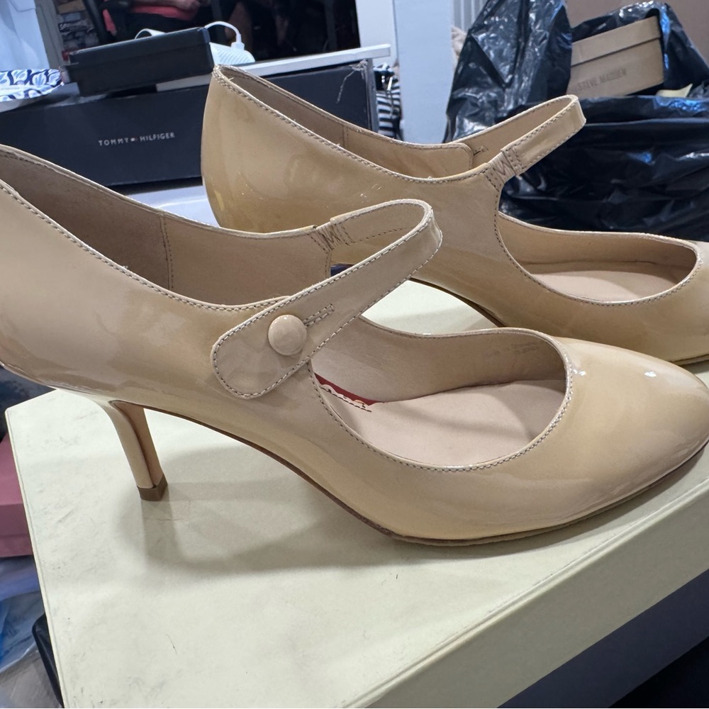 Johnston & Murphy Cream Box - Picture 4 of 5